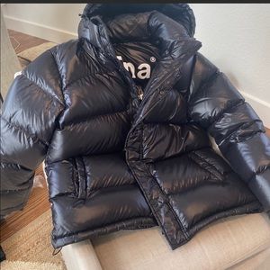 Aritzia TNA Super Puff Glossy Black